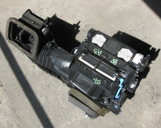 AUDI A3 8P 07R Bloc de chauffage complet Complète 8P1820003J