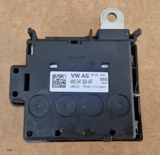 Module fusibles TOUAREG III AUDI Q7 Q8 4M0941824AR Comme Neuf
