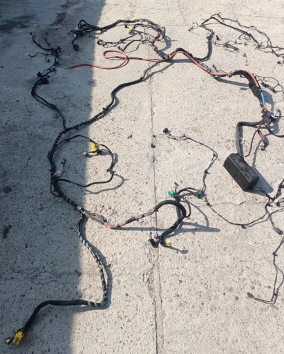 68092917AA - Блок запобіжників + chrysler 300 установка