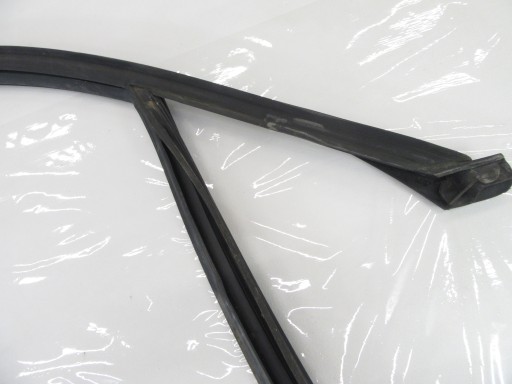 Prowadnica windows gasket door front right BMW e90 e91 sedan KOMBI