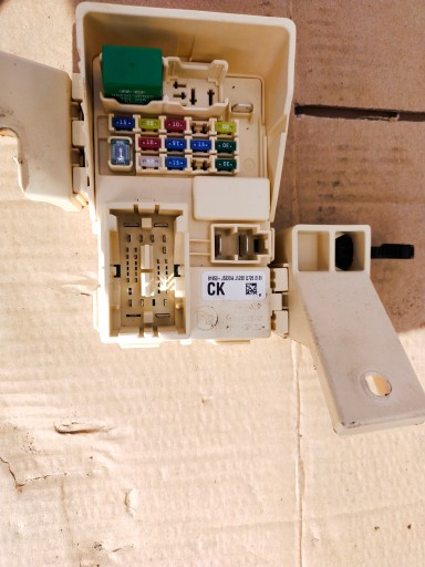 КОРОБКА ЗАПОБІЖНИКІВ KIA STINGER 91950-J5220A