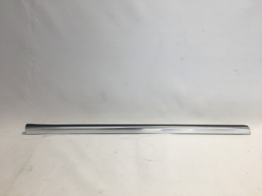 A1177250282 - Внешняя отделка двери правая передняя хром CLA W117