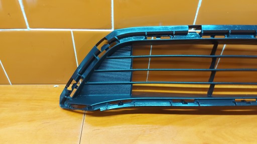 grid of a bumper central front front TOYOTA AVENSIS T27 LIFT 15