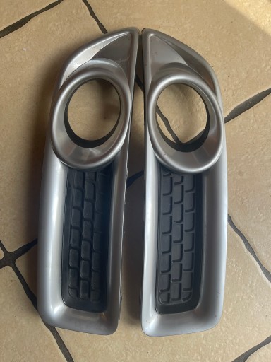 Volvo V70 R-design галогенна решітка оригінал право