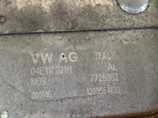 AUDI VW 1.0TFSI radiatore olio 04E117021H