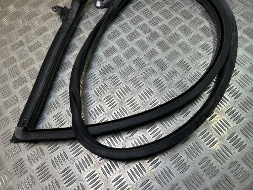 rubber gasket door przednich Audi A5 Sportback 8TA 2013 8T8831708