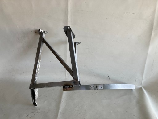 420 - КРЕПЛЕНИЕ КУЗОВА ЛЕВАЯ ПЕРЕДНЯЯ AUDI R8 420805371A