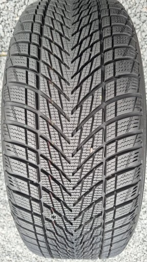 GOODYEAR ULTRA GRIP PERFORMANCE 3 235 50 18