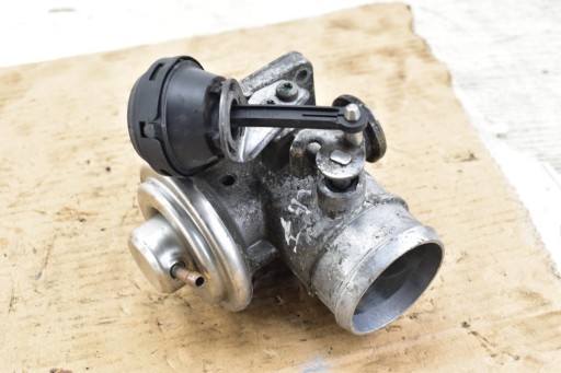 egr valve VOLKSWAGEN TRANSPORTER T4 LT II 2.5 TDI 074129637B