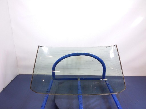 MERCEDES 190D W201 седан заднее стекло