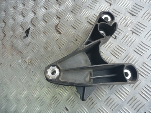 Лапа опора коробки Cadillac XT5 2017