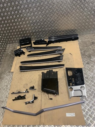 H17 - ИДЕАЛЬНЫЙ ДЕКОР ПОЛОСКИ SATIN PIANO VW TOUAREG III 1