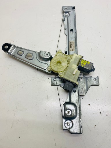 Стеклоподъемник правой передней двери peugeot 3008 5008 правый