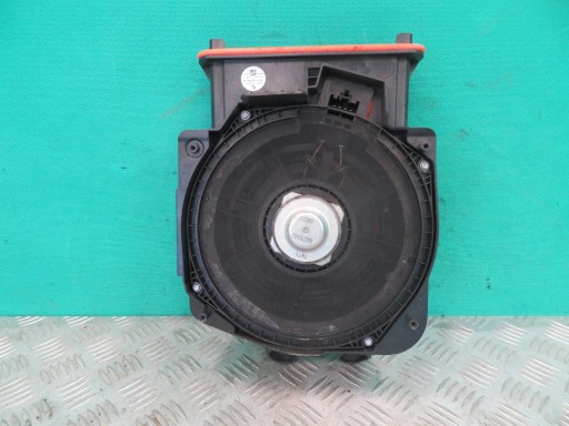 7927997 7 - НЧ-динамік сабвуфер BMW F40 116d 22R