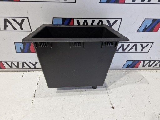7331419 BMW X1 F48 side passenger compartment WNEKI boot