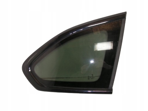 BMW X1 F48 бічне скло праве 7406874