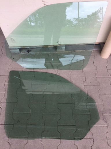 2013R - VW CADDY СКЛО ДВЕРІ ПЕРЕДНІЙ ПРАВИЙ ЛІВИЙ 2013