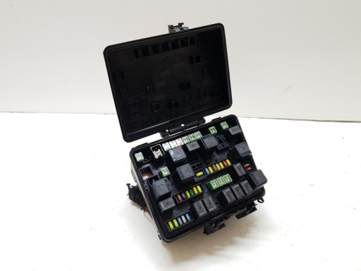 05082790AH - БЛОК ЗАПОБІЖНИКів CHRYSLER PACIFICA 3.5