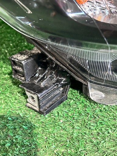 REFLEKTOR right TOYOTA HILUX VIII LIFT ZWYKLY NR.R
