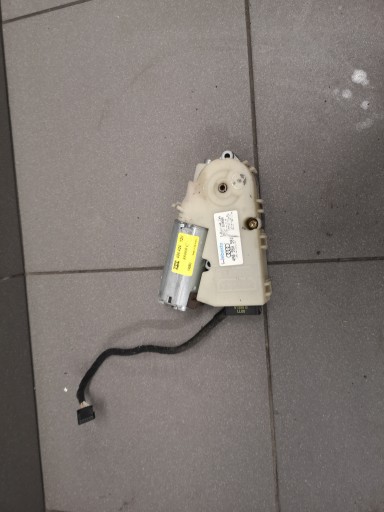 Двигун люка AUDI A8 D2 4A0959591