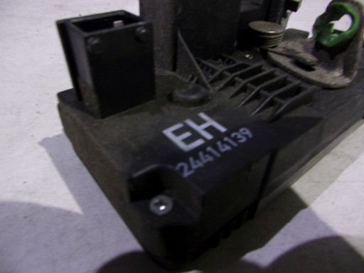 Opel Corsa C brava desni stražnji 24414139EH 3 PIN