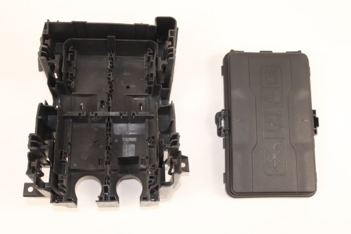 39077866 84118694 - Корпус блока предохранителей insignia b 2.0 d