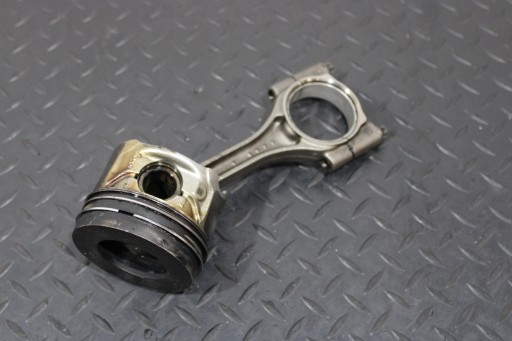 piston connecting rod BMW X1 F48 2,0D 8580462