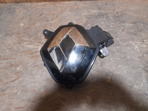 646669753r - значок с логотипом Zoe на передней решетке