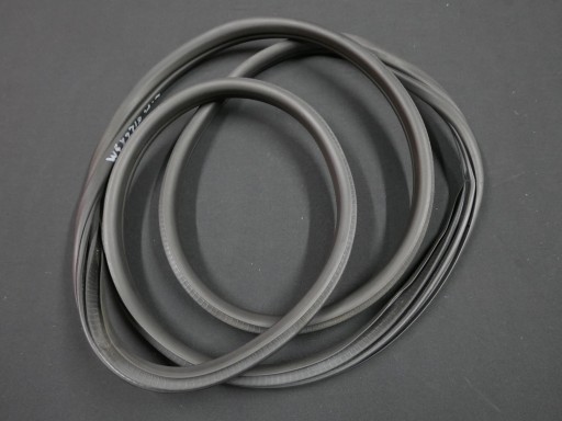 BMW G01 F97 X3 ущільнювач двері передній лівий 7393423