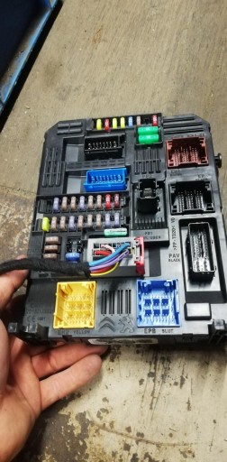 Bsi модуль citroen c3 iii 9847402180