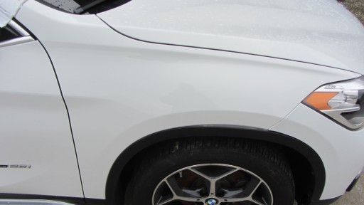 BMW X1 F48 přední předek pravý ALPINWEISS A300 pravý blatník bílý 7427300