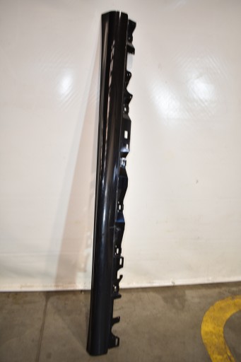 perfect condition moulding threshold left colour 197 MERCEDES W214 AMG 1