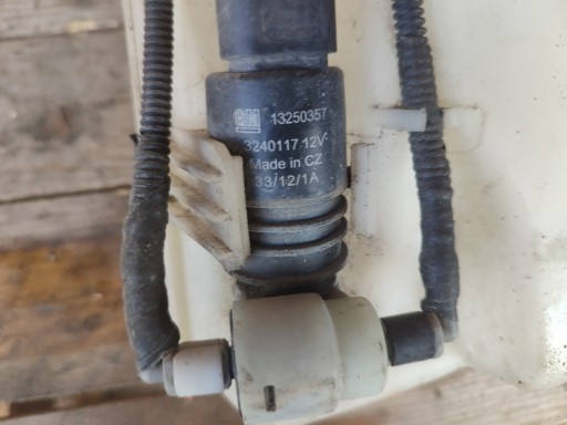 Behälter des Gasses DO Spritzdüse + Pumpe OPEL MERIVA B 13250456