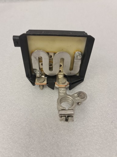 Клема батареи предохранитель Mercedes A0009061505