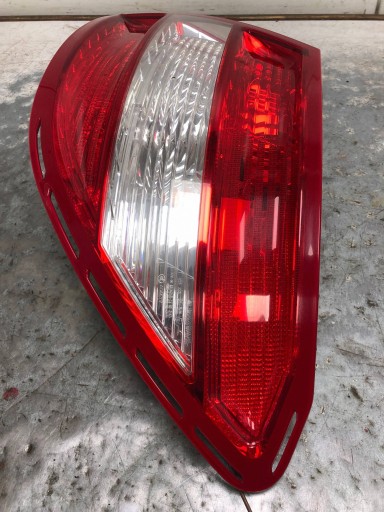 feu droite arrière MERCEDES W204 berline 2048200264
