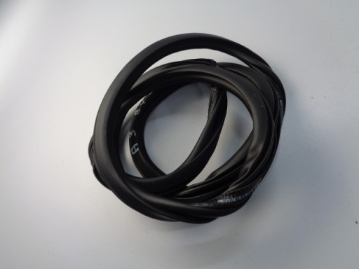 Ущільнювач дверей правий задній AUDI A3 8Y HB 2023 рік