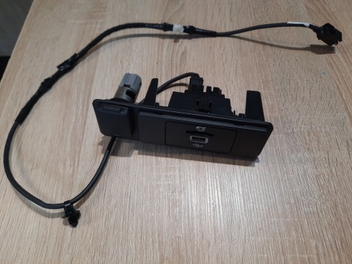 GC3T-14G332-AA - 15 ПОРТ USB РОЗ'ЄМ ДЛЯ FORD MONDEO MK5 GC3T-14F014-AB