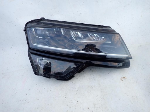 SKODA KAROQ 17-21 light front front right