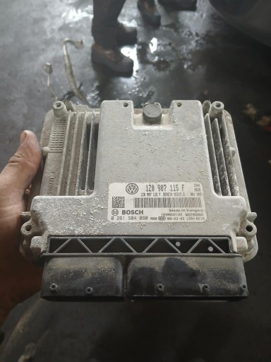 Skoda octavia 2 комп'ютер контролер двигуна 1.8 tsi 1z0907115f