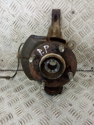 otoč čepu pravý předek NISSAN TIIDA