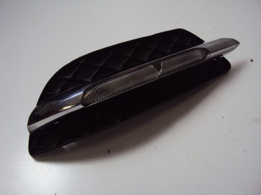 A1768850522 A0998200156 - Решетка бампера правая DRL MERCEDES C-Class W204