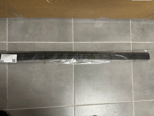 1678872000 - УПЛОТНИТЕЛЬ КАПОТА ПЕРЕДНЕГО РЕМНЯ MERCEDES GLE GLS