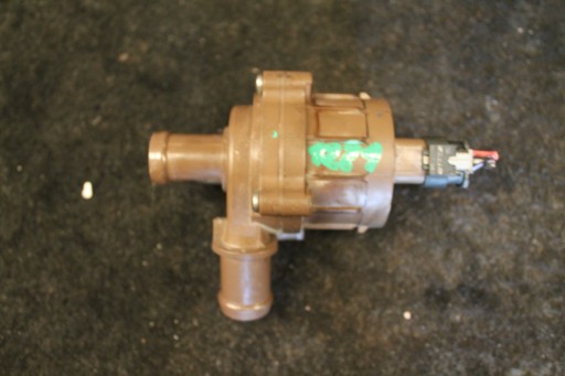1221. water pump JEEP 00521365860