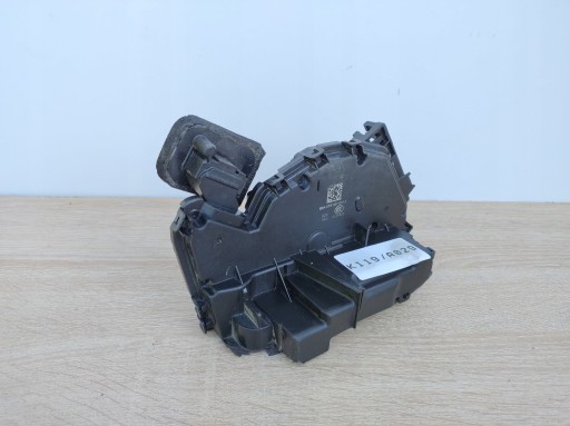 lock door right front VW TOURAN SEAT SKODA AUDI