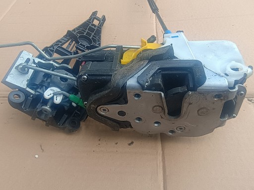 lock door left front 3023881 OPEL ASTRA J