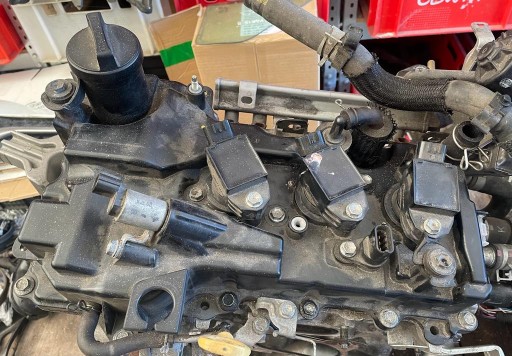 TOYOTA YARIS III 1.0 18r^ КЛАПАННАЯ КРЫШКА