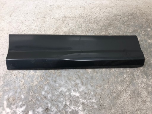lišta dveře pravý záď AUDI Q2 81A853970B