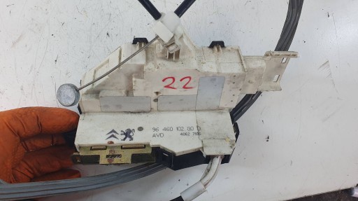 Peugeot 1007 lock door przednich right front