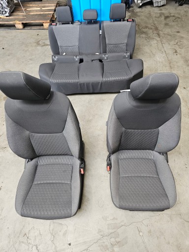TOYOTA YARIS IV Sitze mitte