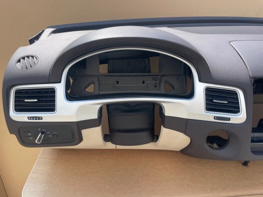 console VW TOUAREG 2010-2017 R BRAZOWA original as new
